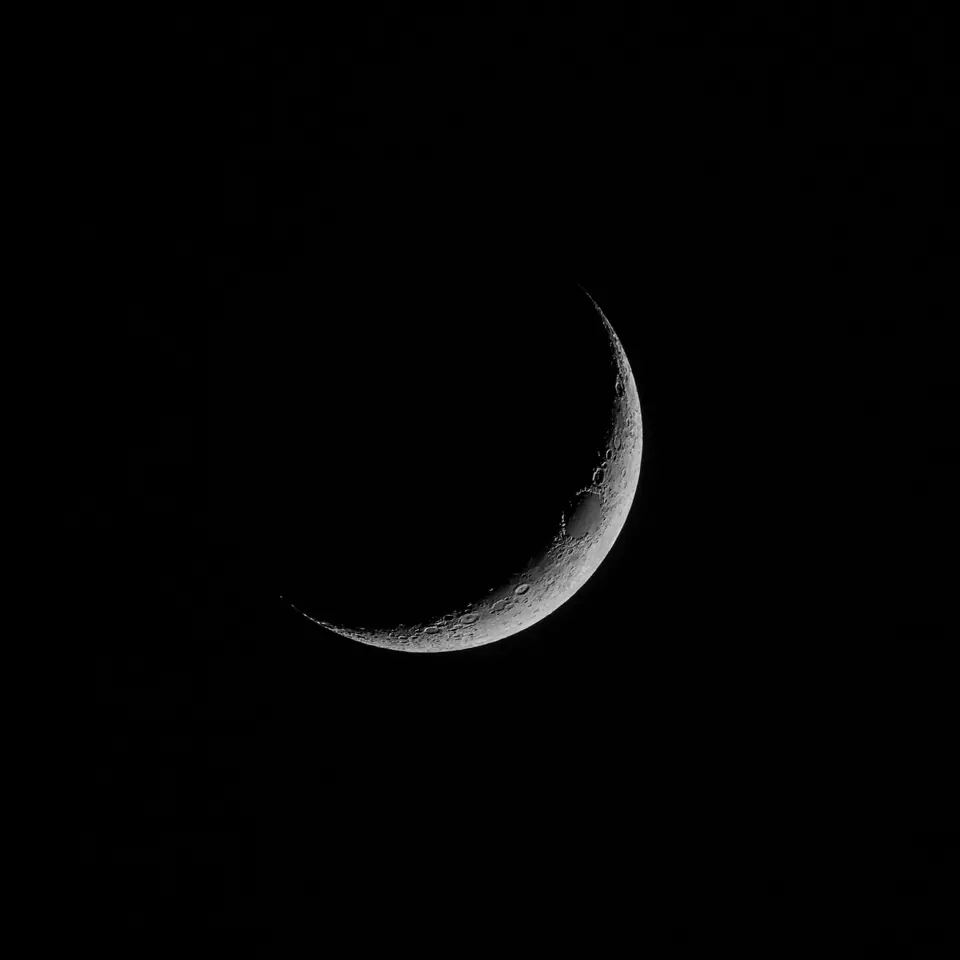 夜空の三日月